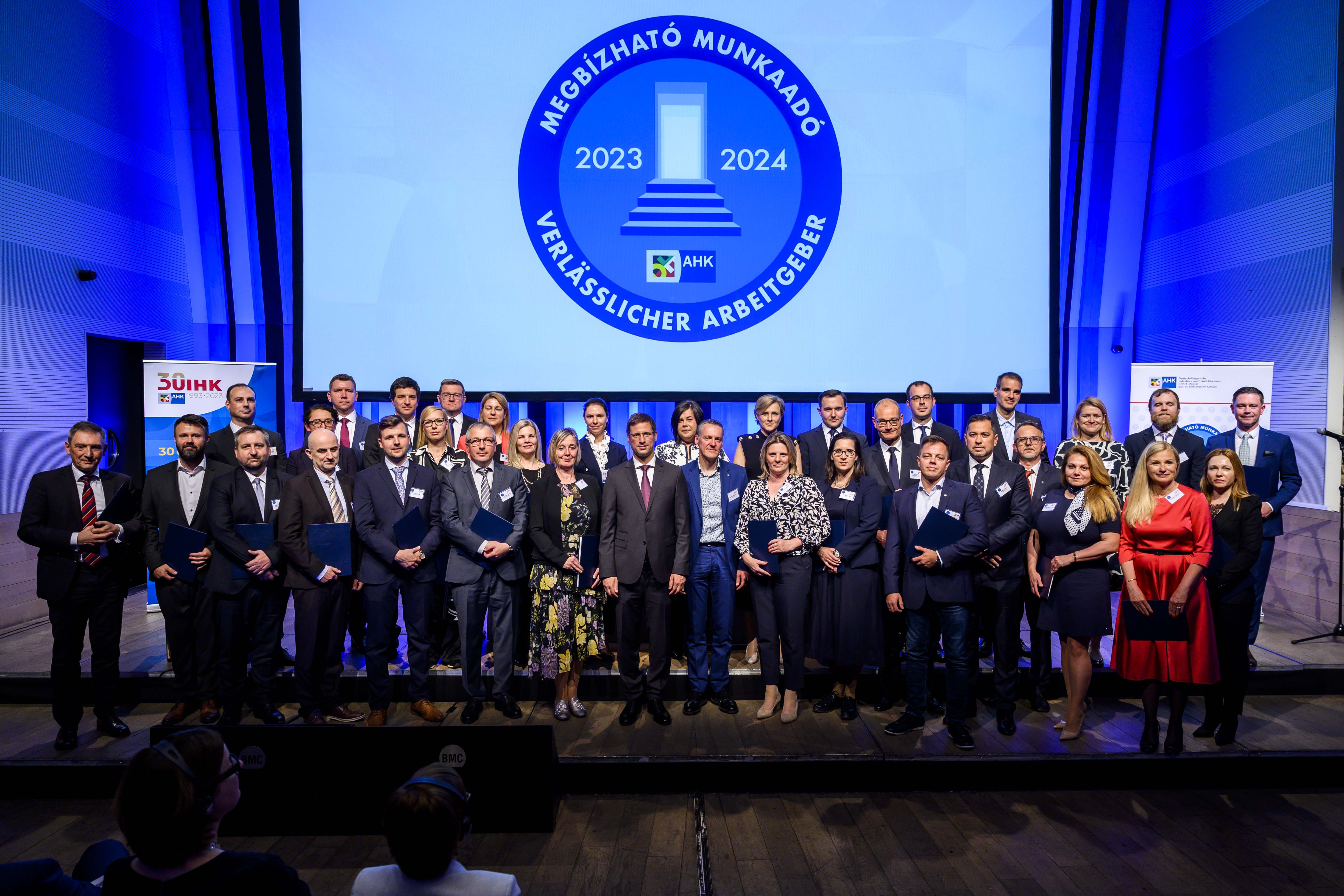 Német-Magyar Ipari és Kereskedelmi Kamara 33 tagvállalata vehette át a „Megbízható Munkaadó 2023/24“elismerő címet